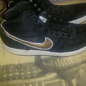 Mens Nike sports shoes